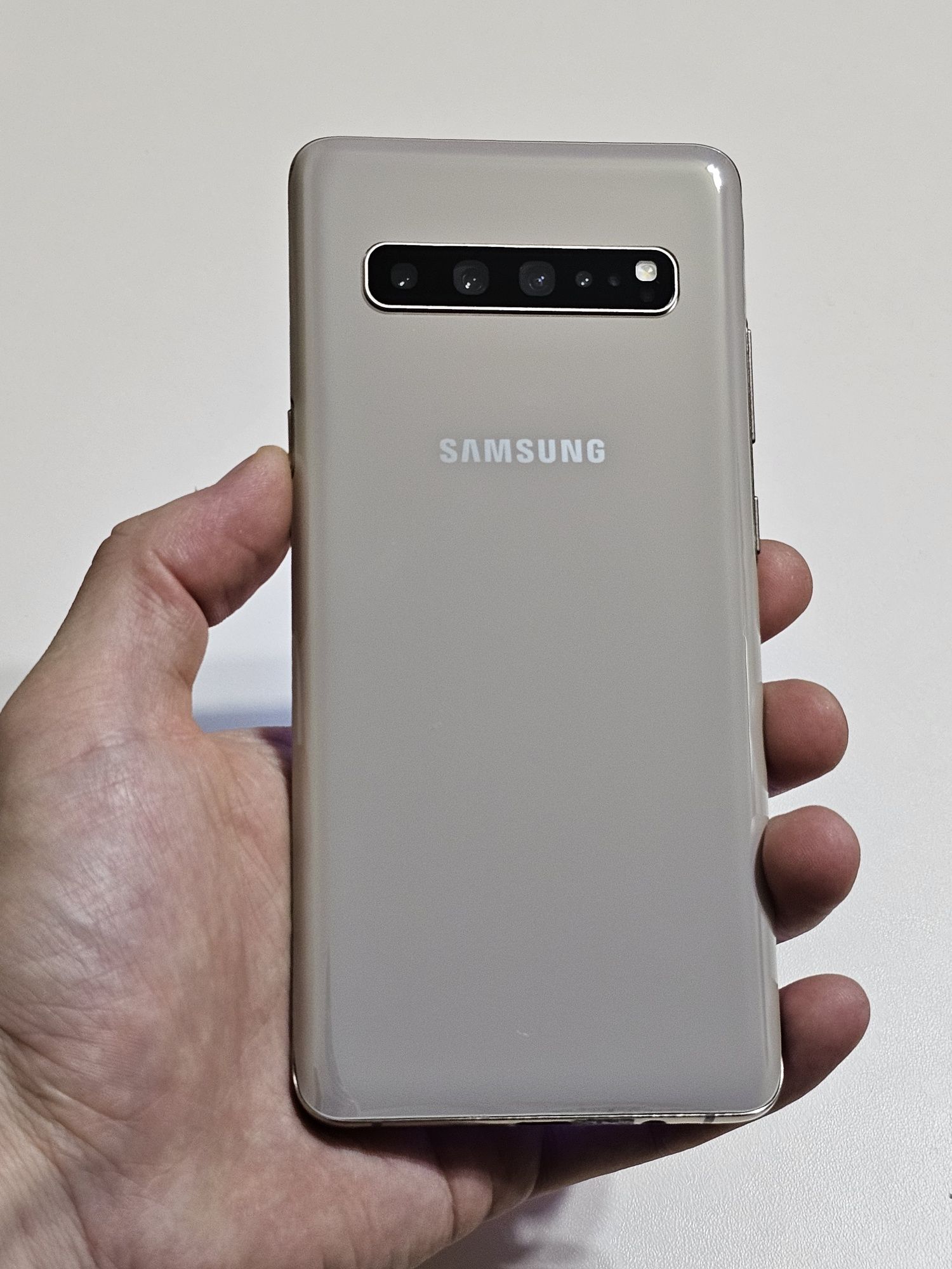 Samsung S10 Plus 256 gb Ram 8 5G android 11