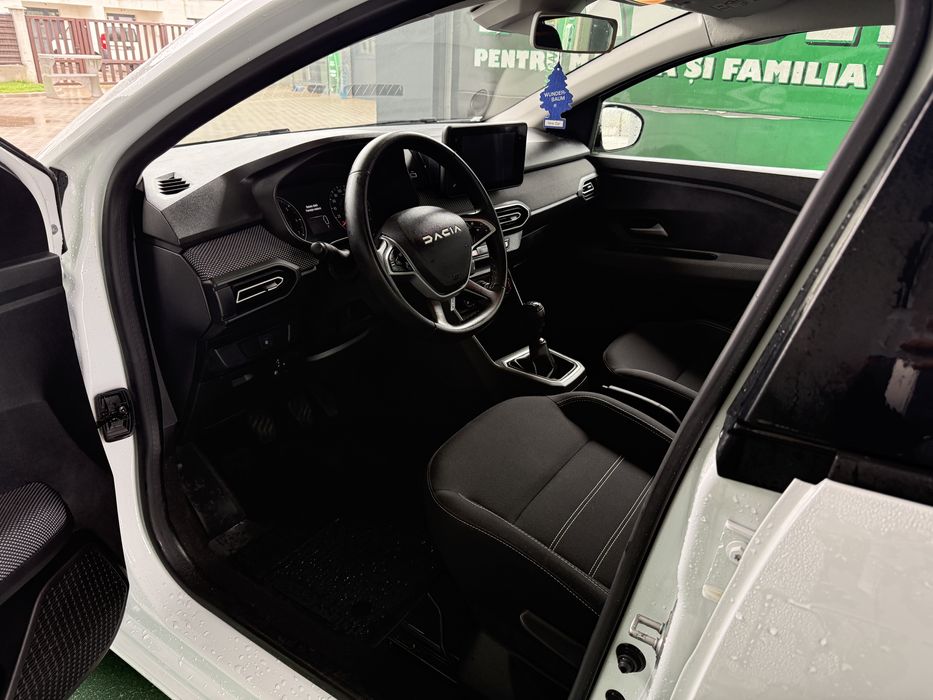 Dacia Logan din 11.2024, benzina,manual, in garantie