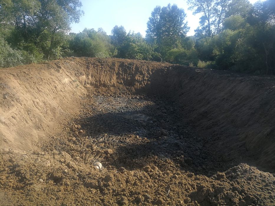 Inchiriez excavatoare