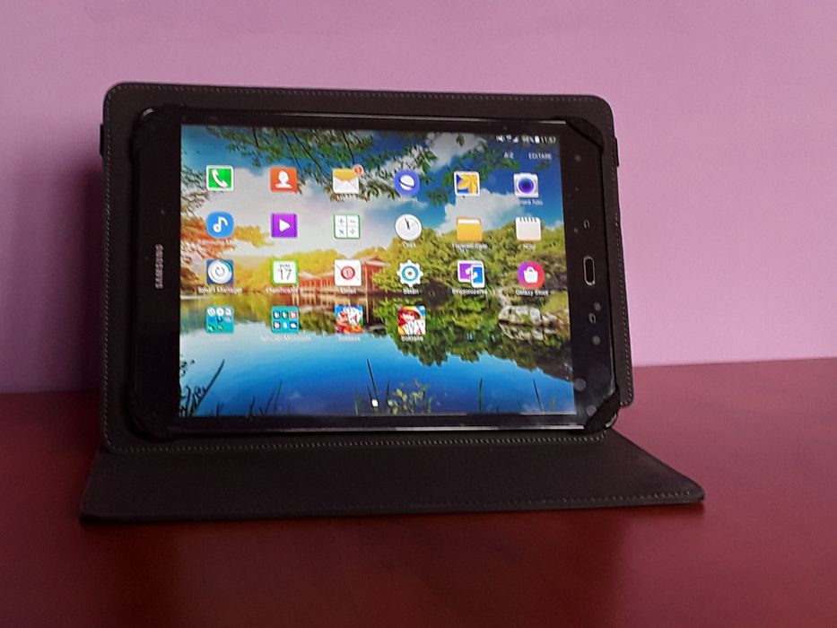 Vând Tableta Samsung Galaxy Tab A cu sim Model SM-T 555