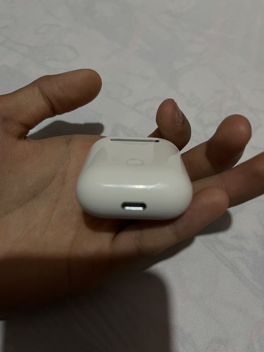 AirPods 2 кейс оригинал