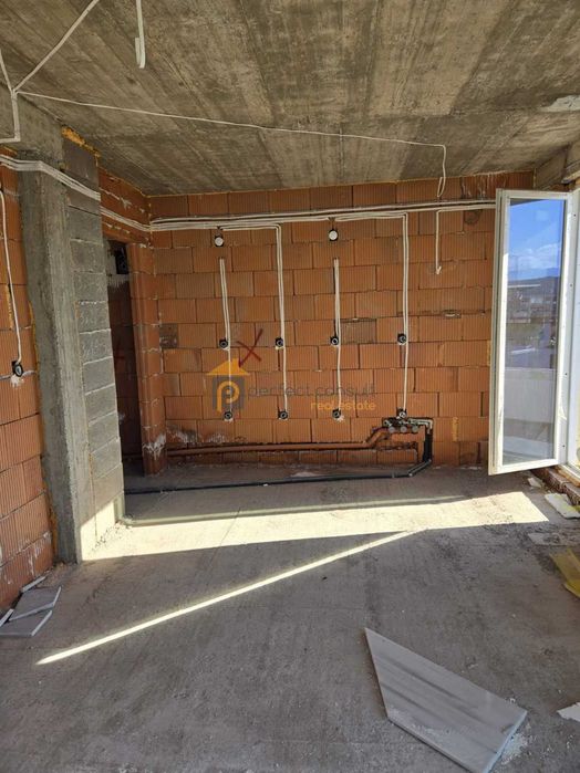 Продава се Двустаен апартамент в Пловдив, Гагарин - 72 кв.м за 1084 €/кв.м - Снимка #1