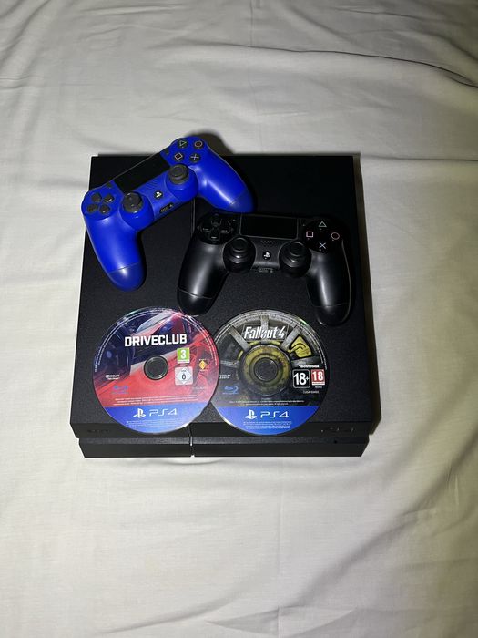 PS 4 (1 TB) + 2 gamepad + 2 game
