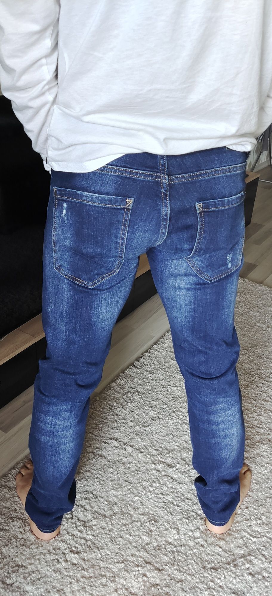Vând jeans Dsquared2 Size 48 originali în stare excelentă