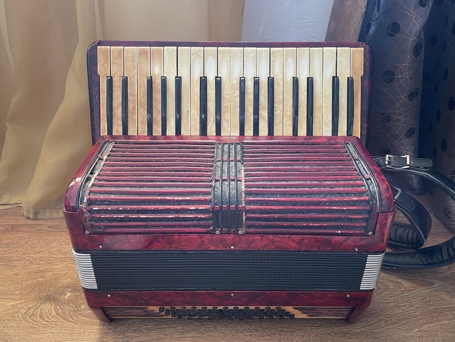 Vand hohner 48 de basi necesita acord
