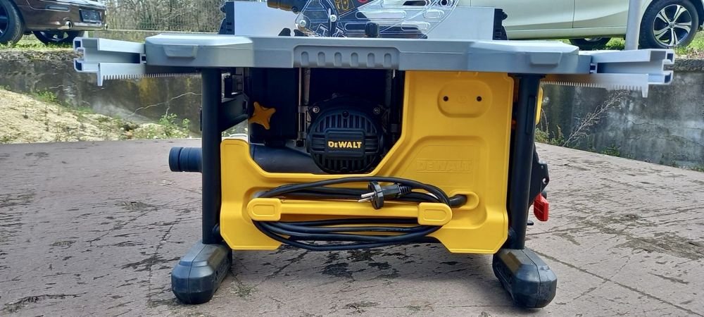 Настолен циркуляр DeWalt DWE 7485 -QS