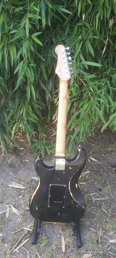 Vând Fender stratocaster Relic Stevie Ray Vaughan  replica