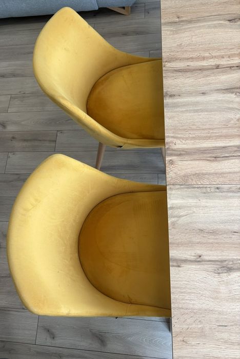 Продавам маса за хранене с 4 стола