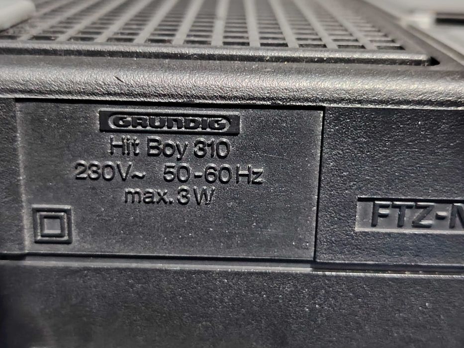 GRUNDIG HIT BOY 310 radio  3 benzi de unde, radio portabil.