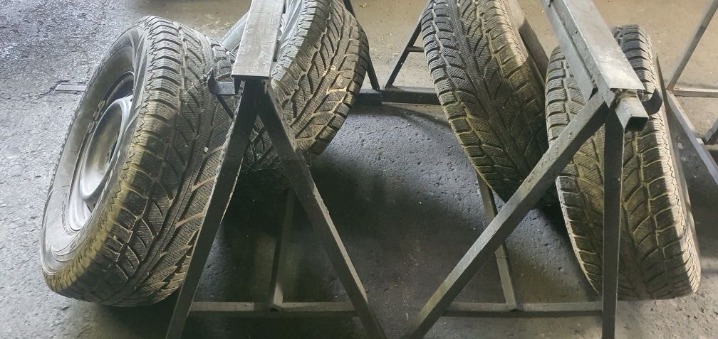 Зимни гуми с джанти 265/70/ R16