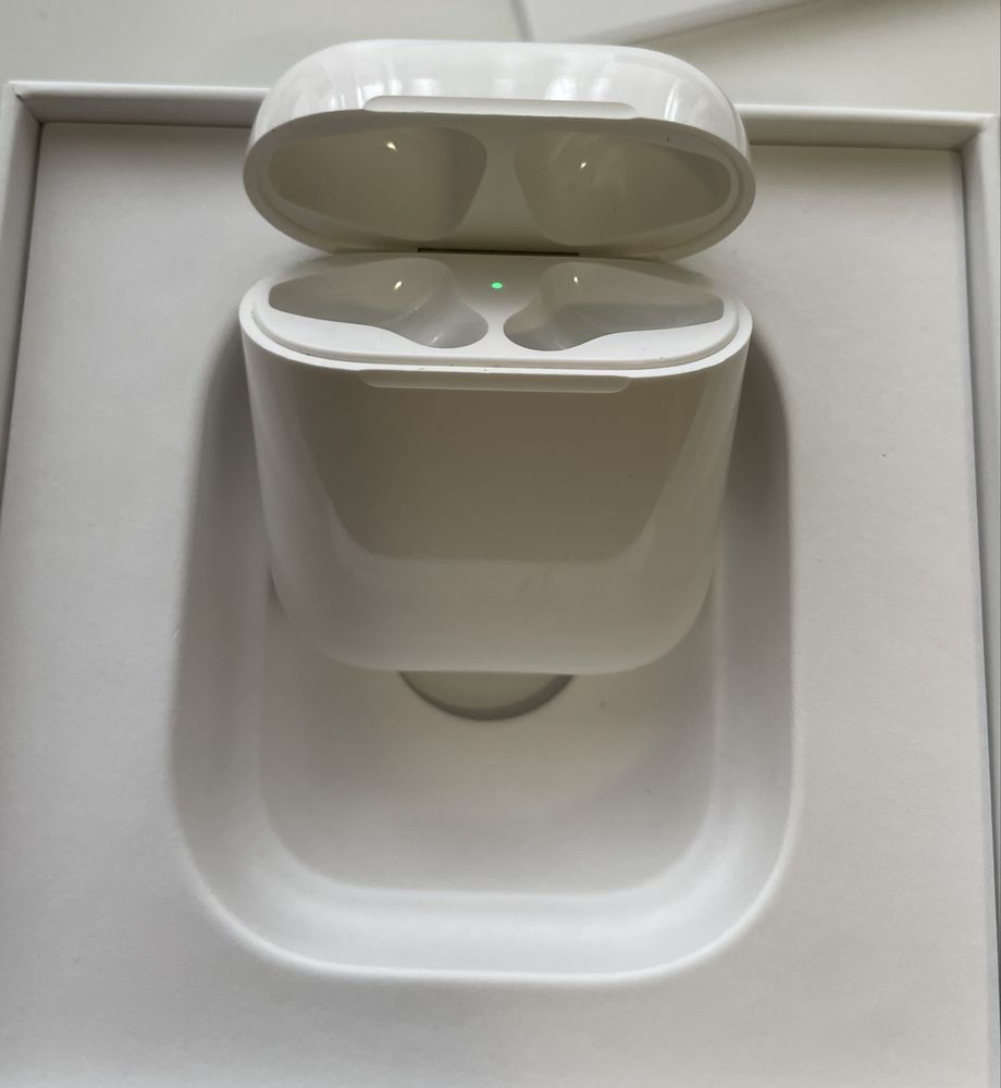 Оригинални Air Pods (2 поколение) слушалки
