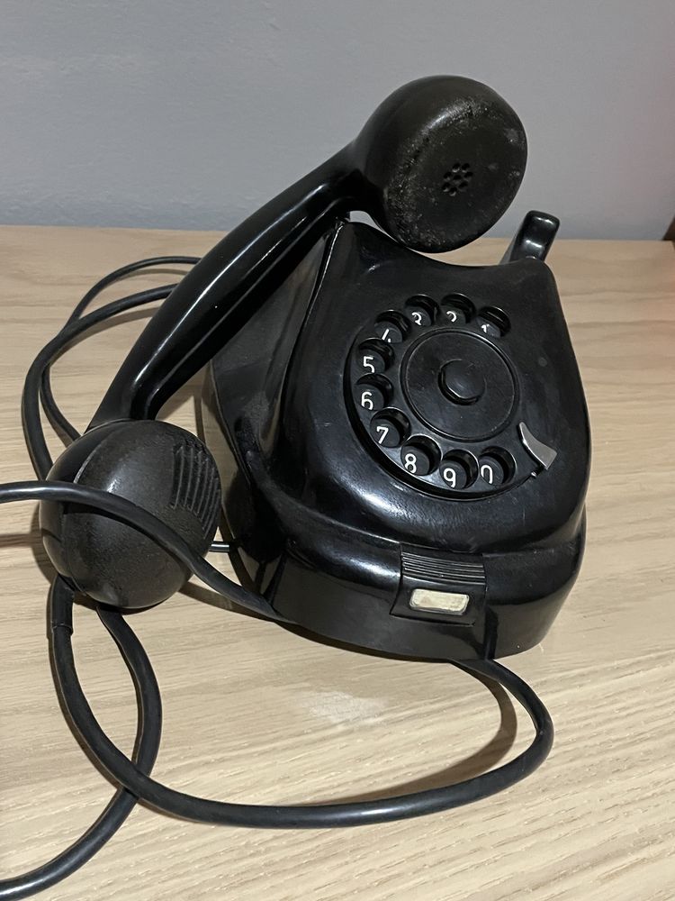 Стар vintage бакелитов телефон от 60-те