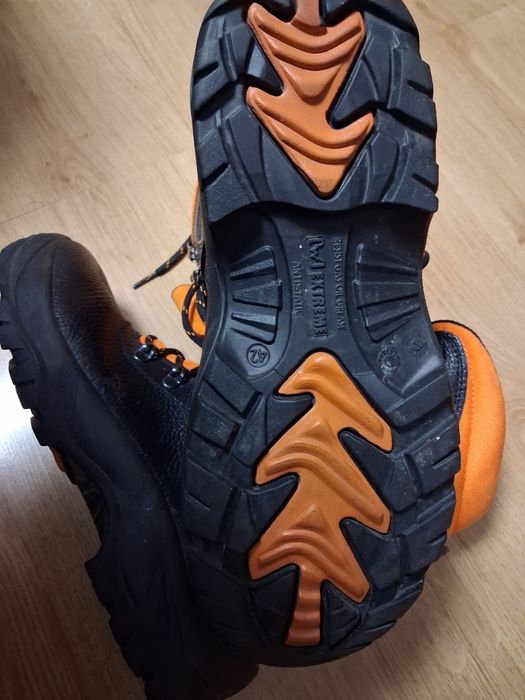 Bocanci de lucru imblaniti