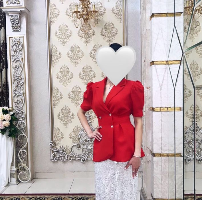 Красный костюм вечерний