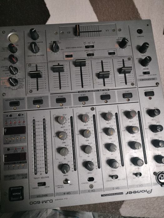 Pioneer DJM • 600