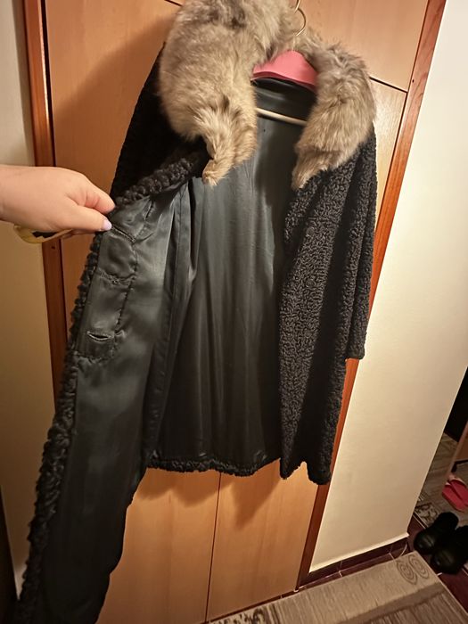 Haina de blana de astrahan cu guler din blana de vulpe