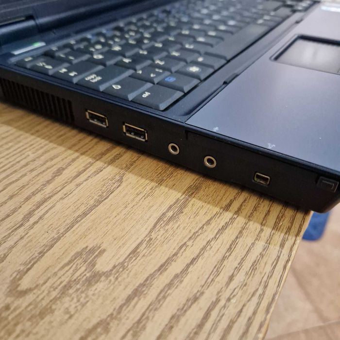 Лаптоп HP Compaq 6510b, клавиатура и мишка