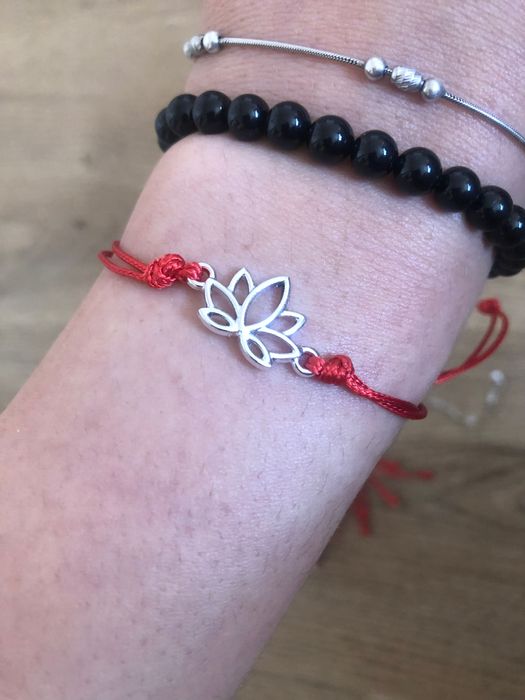 Три ръчнонаправени гривни с лотос