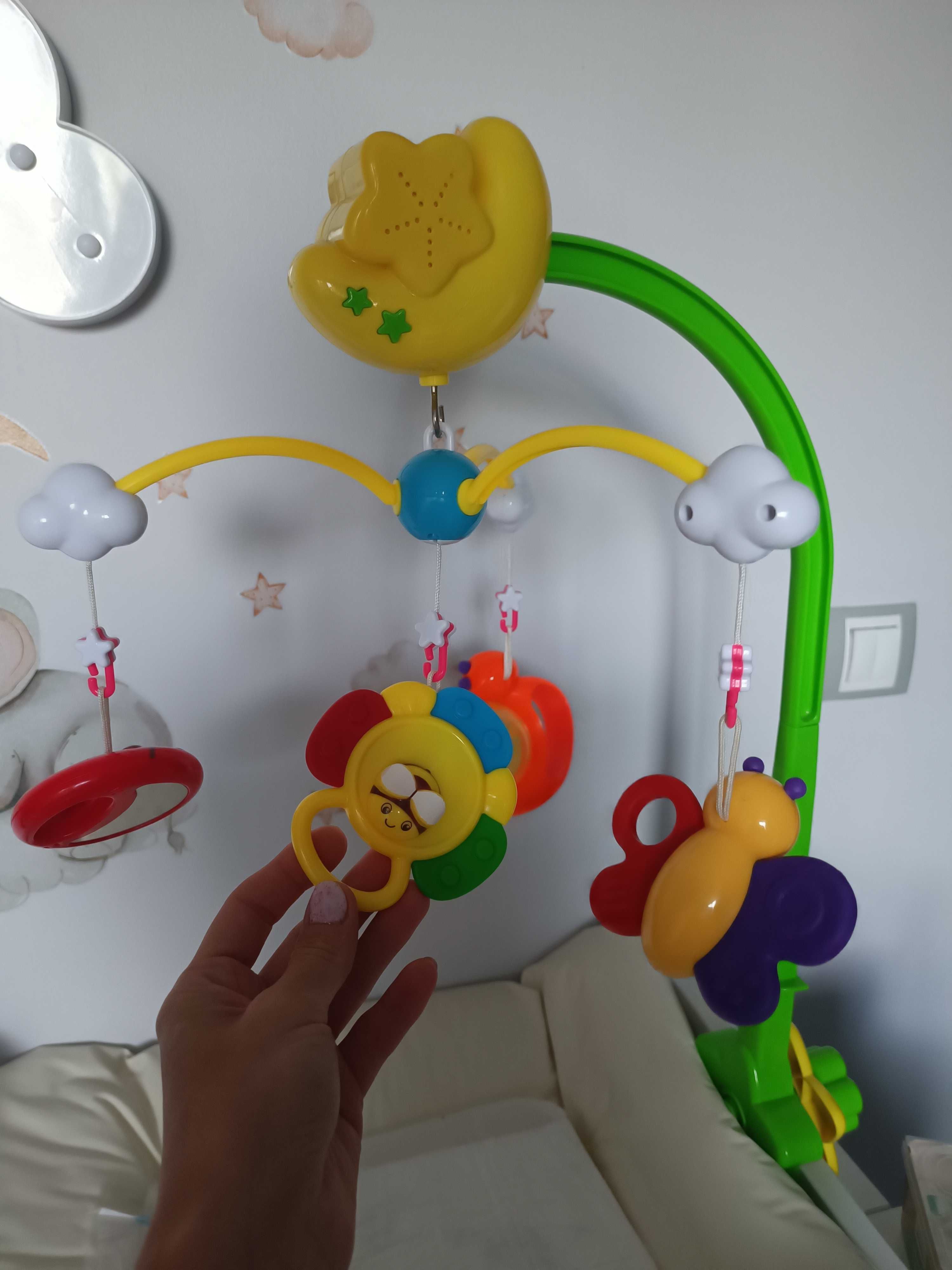 Музикална бебешка въртележка