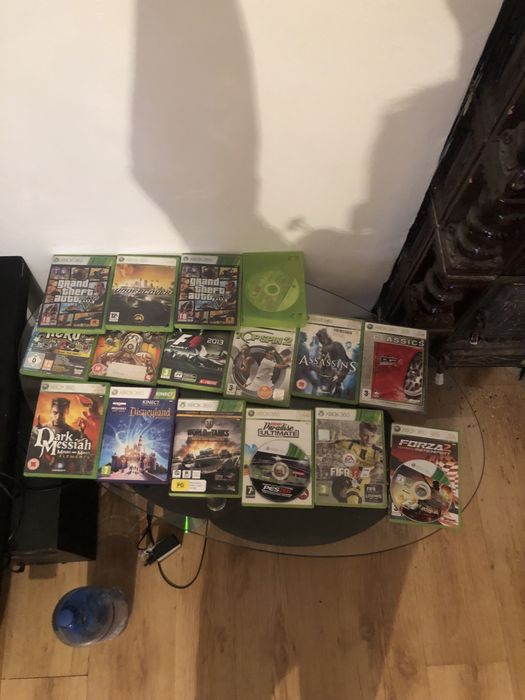 Xbox 360 se dă la schimb pe o trompeta sau pe un scuter functional