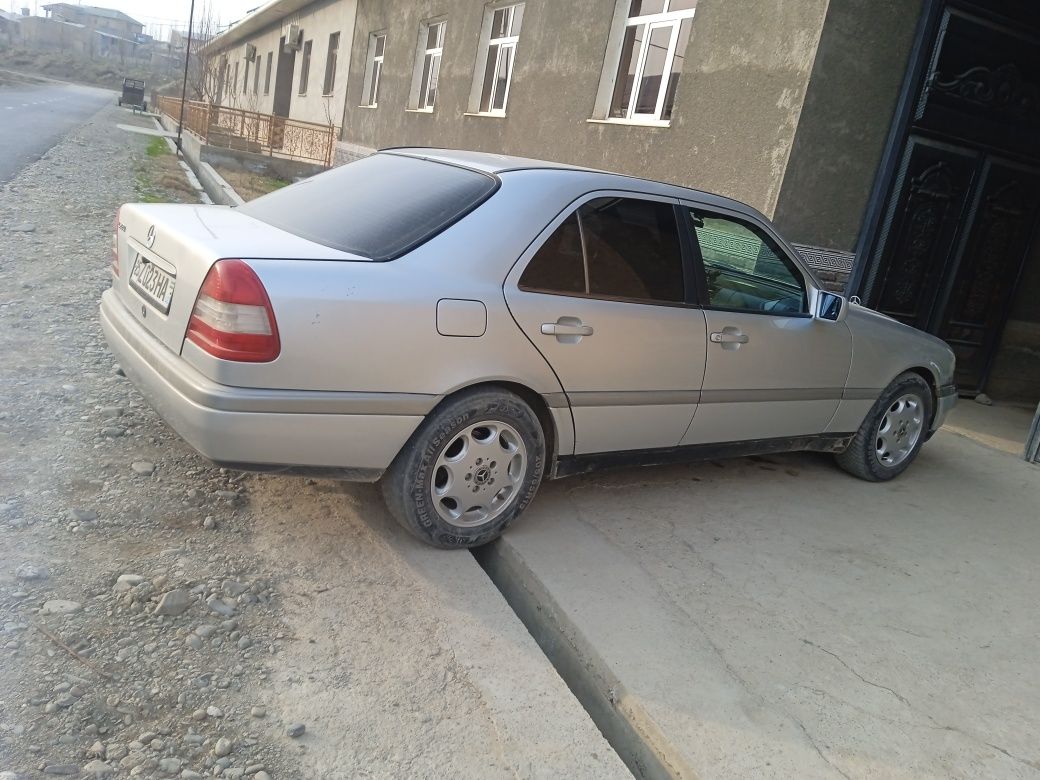 Mercedes Benz c202