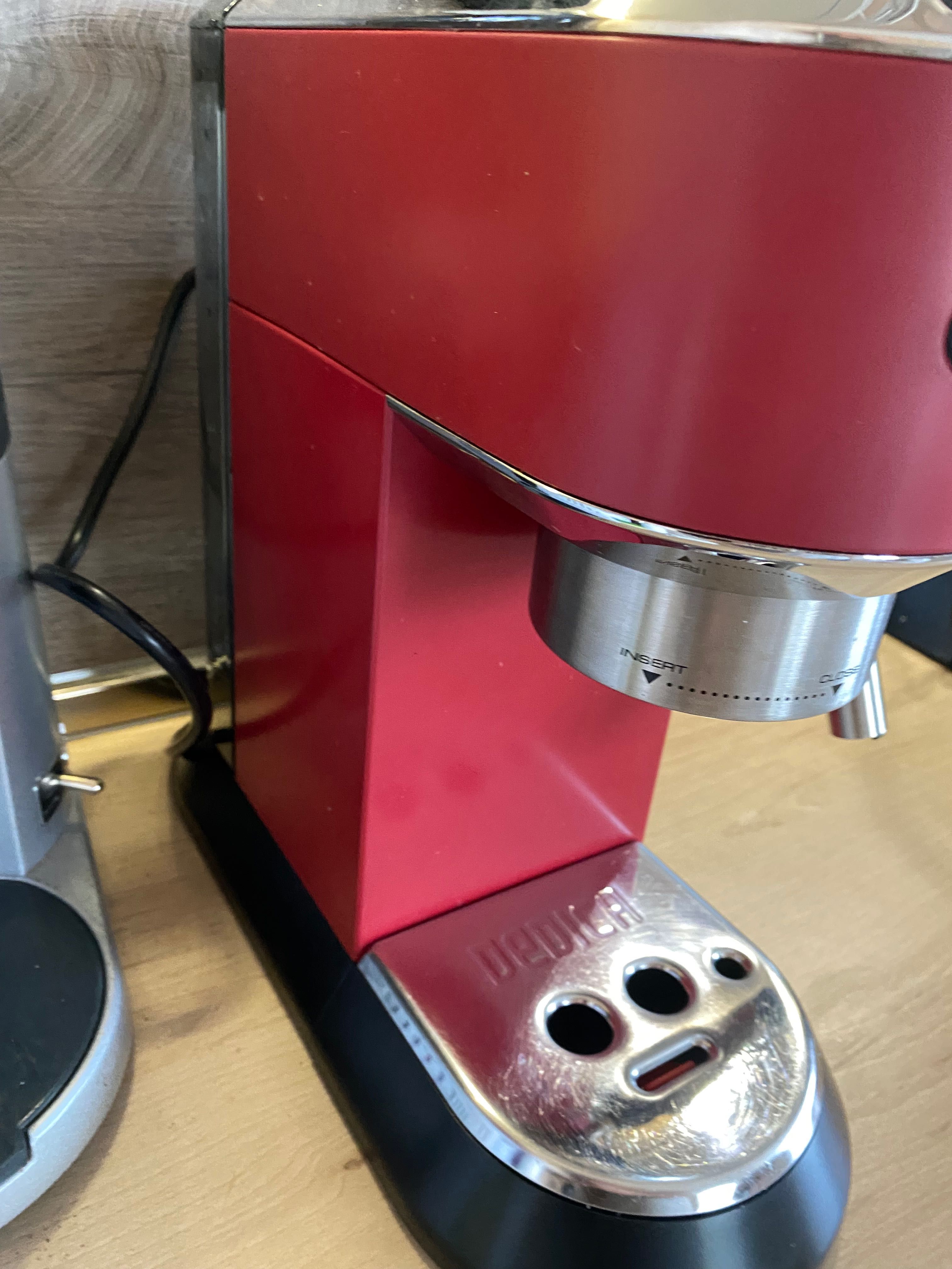Кафемашина Delonghi Dedica E685.R