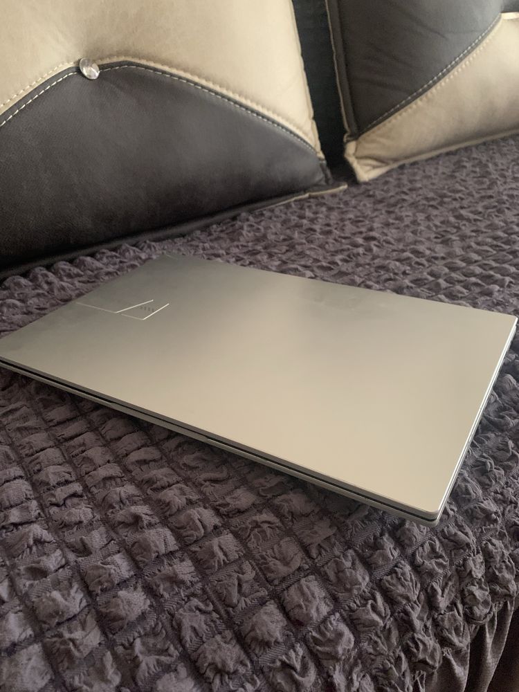 Asus Vivobook x1504za