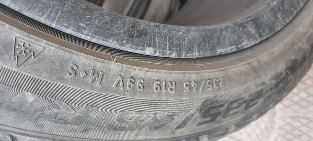 Set 4 Anvelope iarna Pirelli 235/45 R19