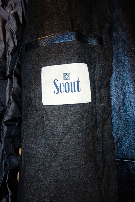 Trenci din piele neagră Scout, căptușeală din lână, stare foarte bună,