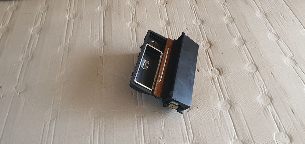 Scrumiera mahon audi a8 d2