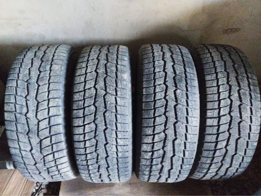 Продам комплект шин TOYO 265/60/R18 110H Observe GSi6 LS