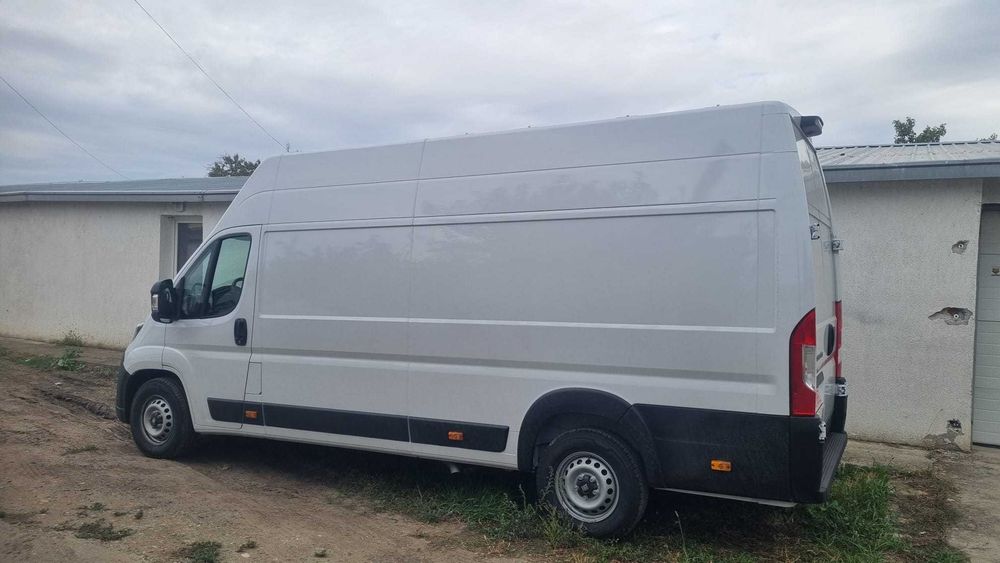 Inchiriere microbuz marfa nou, in Arad, reducere pentru mai multe zile