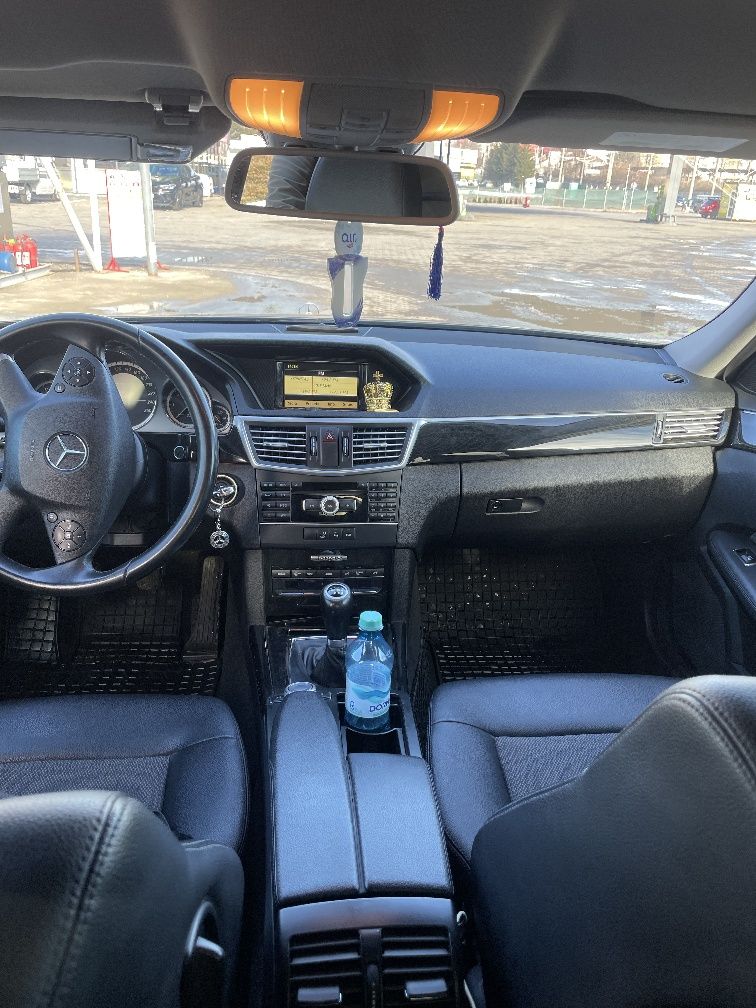 Vans Mercedes E200