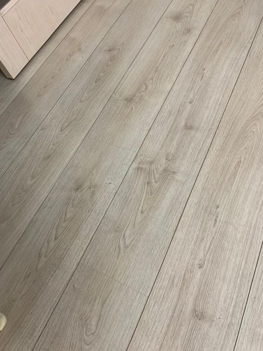 Укладка ламината, опытный мастер