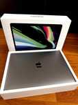 MacBook Pro 13.3 inch, ultra-portabil și robust.