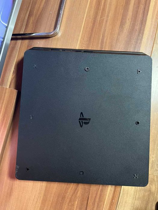 Play Station 4 slim/Плей стейшън 4 слим