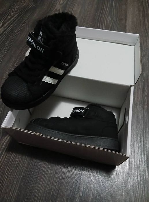 Adidași tip ghete