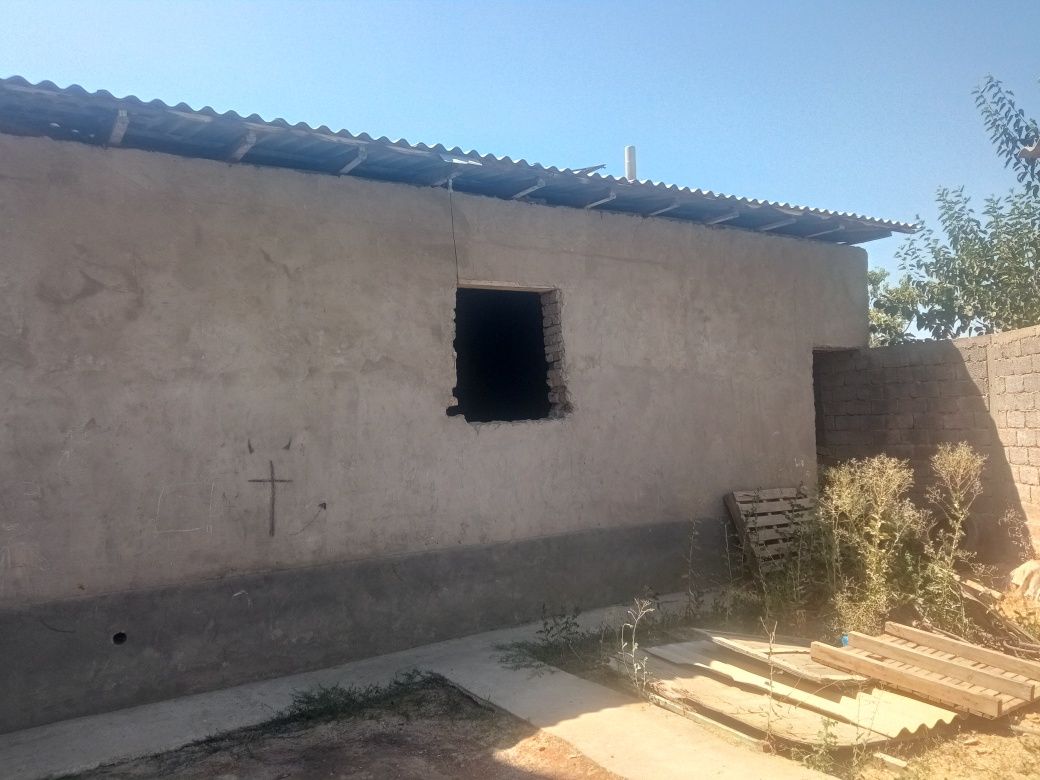 Uchastka sotiladi