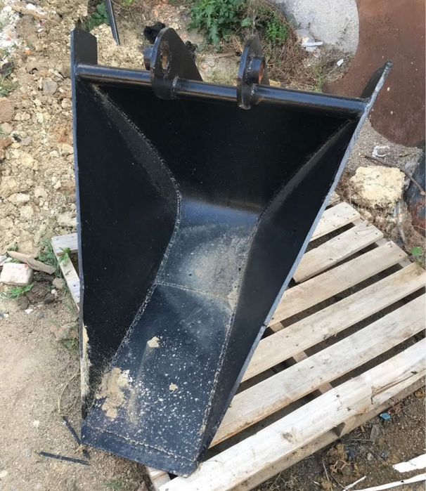 Cupa trapezoidală buldoexcavator