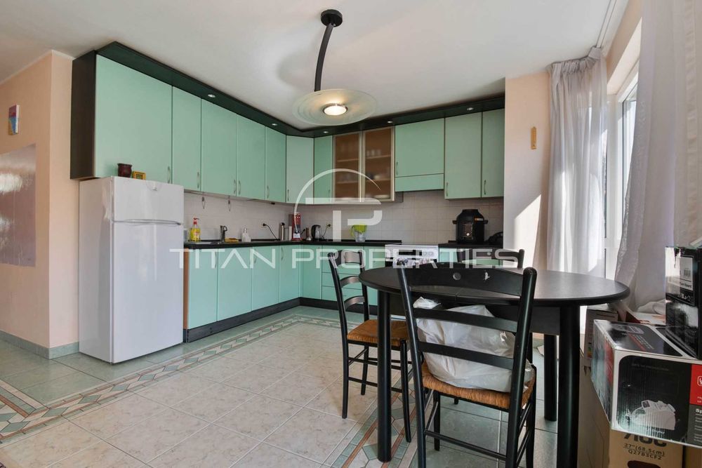 Двустаен обзаведен апартамент в Центъра