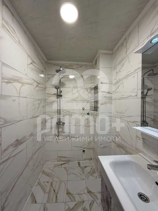 Новобзаведен тристаен апартамент, кв. Колю Фичето