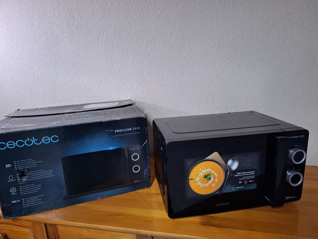 Микровълнова печка Cecotec ProClean 3030,700 W, 20л,6нива,таймер,грил.