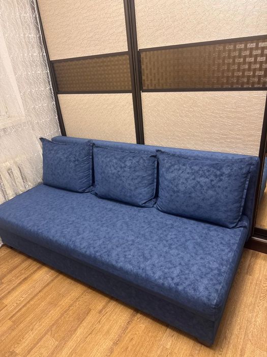 Продам Диван  В хорошем состояние.