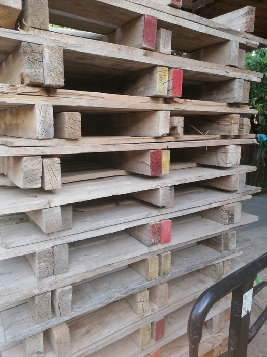 Vând paleti din lemn folosiți în stare buna