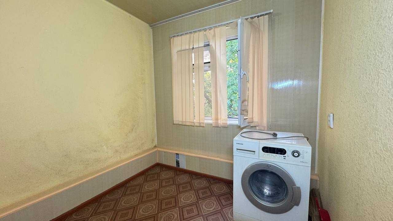 Фрунзиский 2 хонали квартира зудлик билан сотилади.ID: 1144