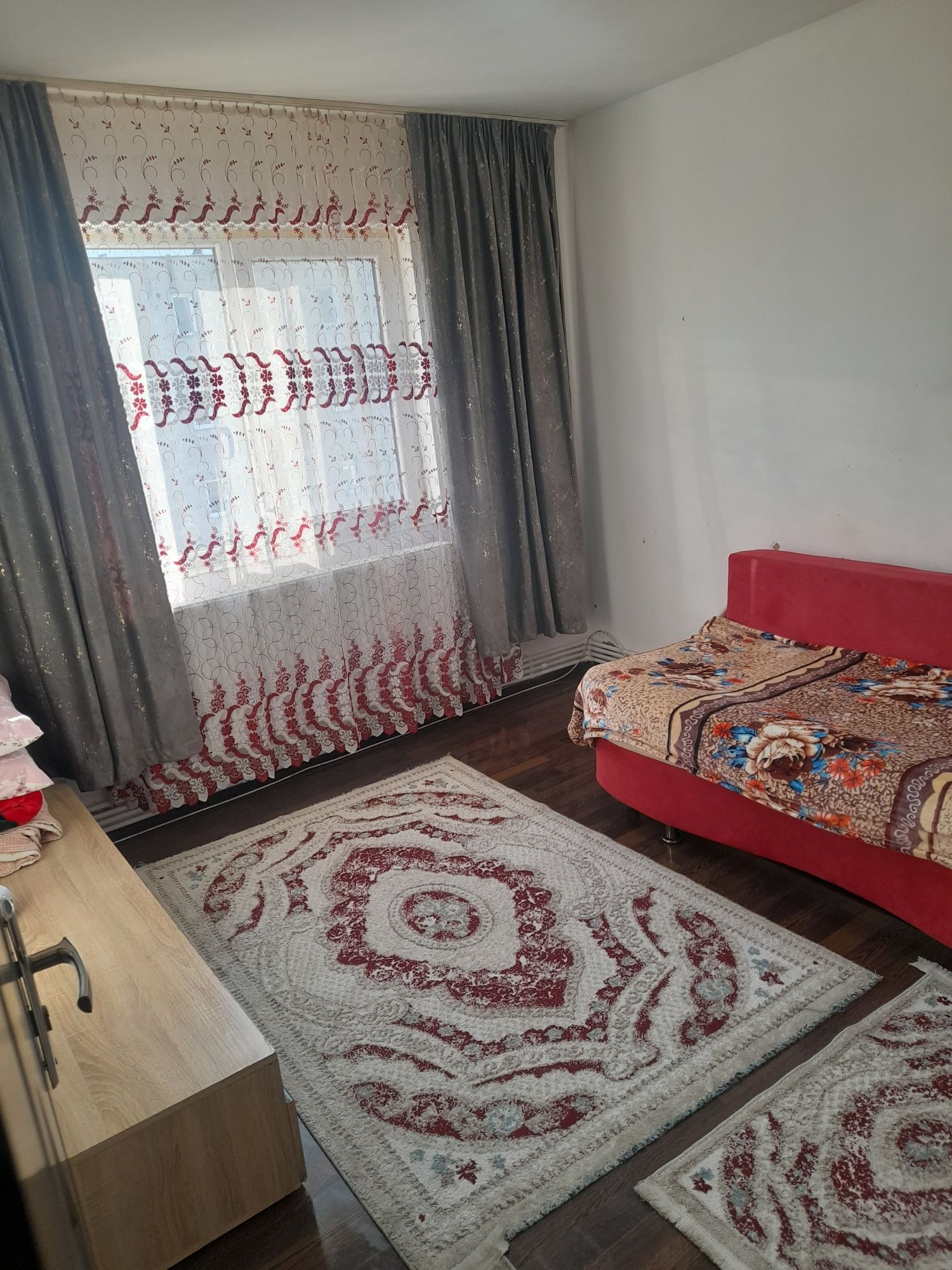 Vand apartament cu 3 camere
