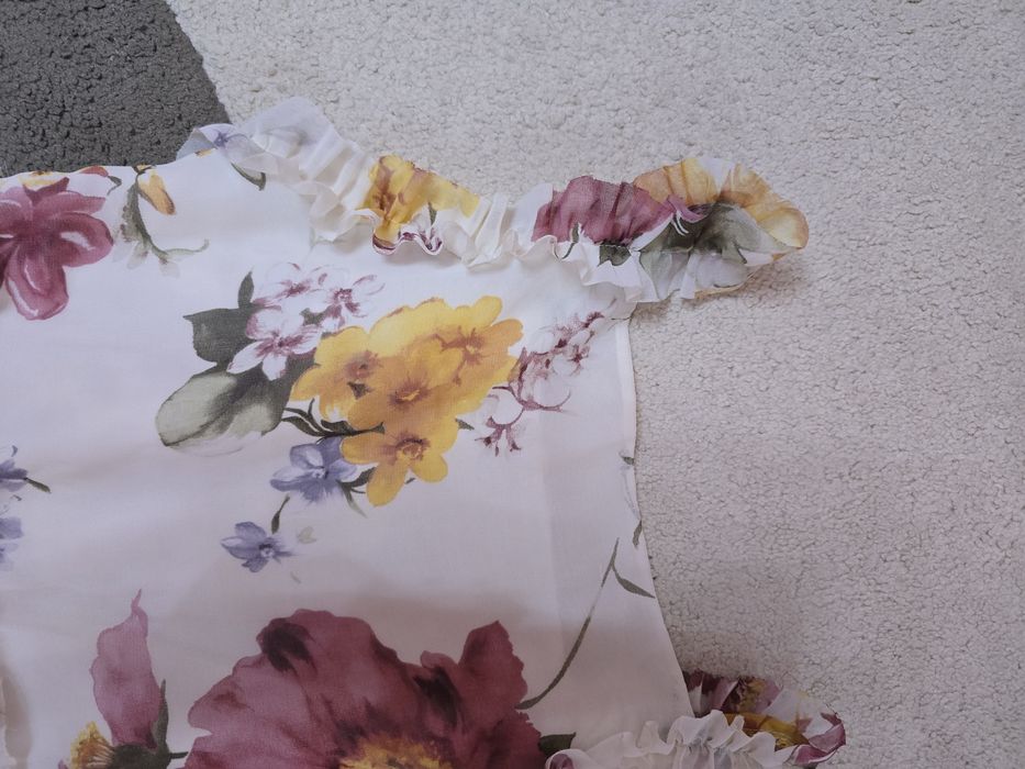 Бутиков топ на цветя- размер S