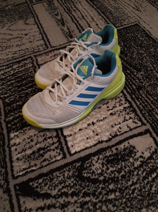 Vând Adidas sport