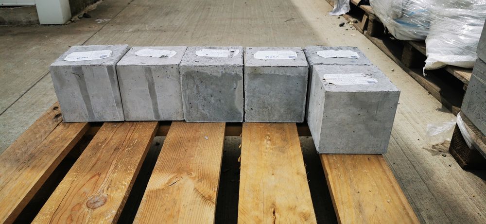 cuburi beton,se pot folosi ca bordura /dale / pavele