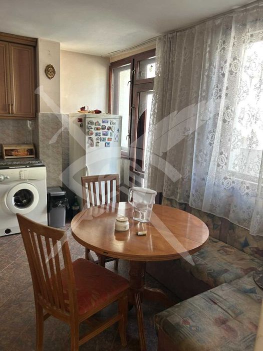 Дава се под наем Тристаен апартамент в Варна, Цветен квартал - 68 кв.м за 350 € - Снимка #2